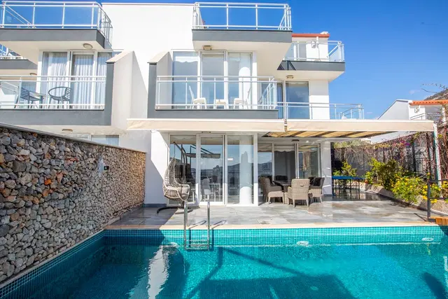 Kalkan’da Merkeze Yakın, Özel Havuzlu, 3 Yatak Odalı, Ekonomik Villa