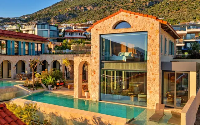 Kalkan’da Deniz Manzaralı, Özel Havuzlu, 6 Kişilik, Lüks Villa