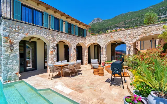 Kalkan’da Deniz Manzaralı, Özel Havuzlu, 3 Yatak Odalı, Lüks Villa