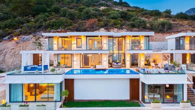 Kalkan’da Merkeze Yakın, Özel Havuzlu, 5 Yatak Odalı, Lüks Villa