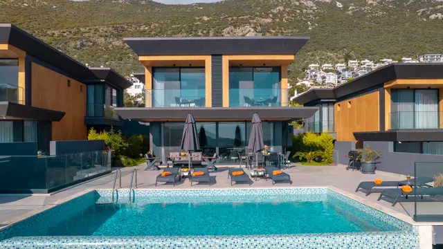 Kalkan’da Deniz Manzaralı, Özel Havuzlu, 3 Yatak Odalı, Lüks Villa