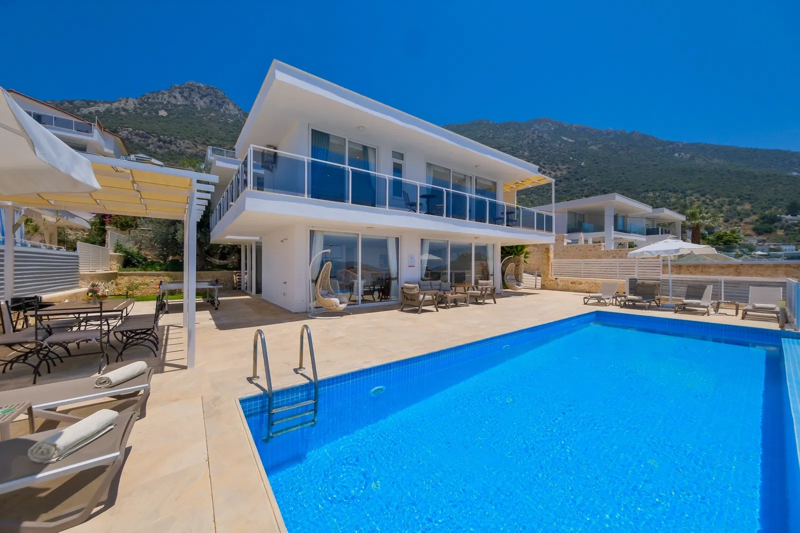 Kalkan’da jakuzili kiralık villa