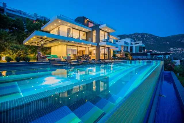 Kalkan’da Deniz Manzaralı, Özel Havuzlu, 5 Yatak Odalı, Lüks Villa