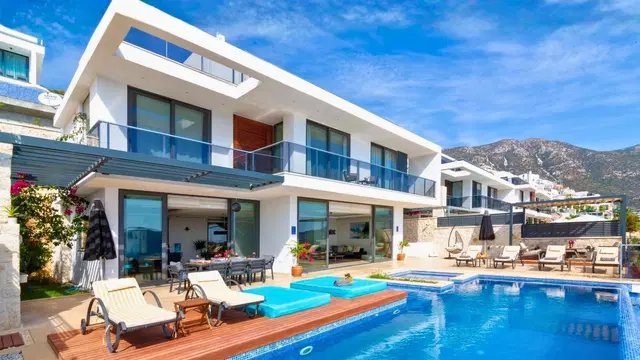Kalkan’da Deniz Manzaralı, Özel Havuzlu, Jakuzili, Lüks Villa
