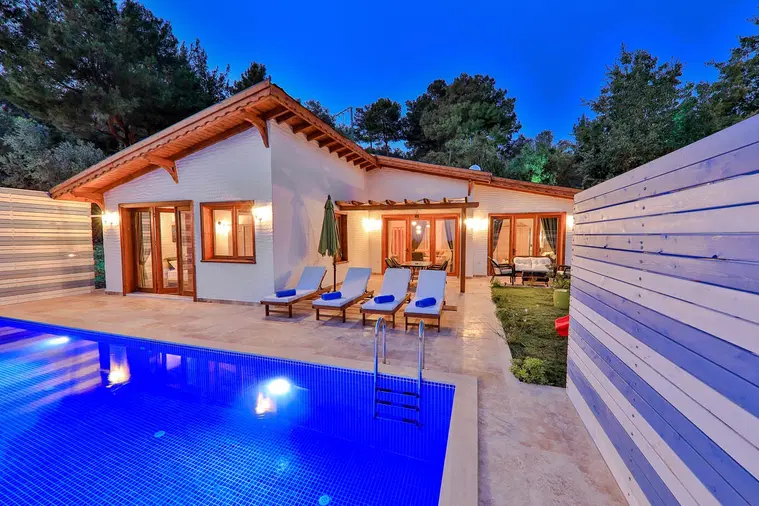 İslamlar’da Balayı Çiftlerine Uygun, Korunaklı Havuzlu, 2 Yatak Odalı, Ekonomik Villa
