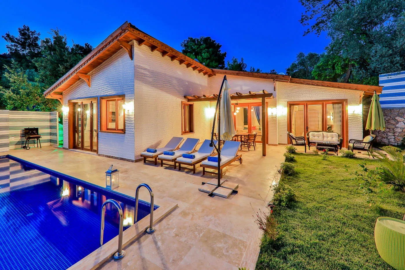 İslamlar’da korunaklı havuzlu kiralık villa