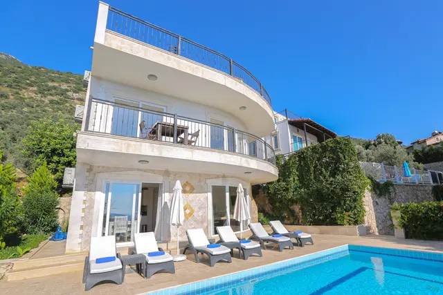 Kalkan’da Deniz Manzaralı, Özel Havuzlu, 3 Yatak Odalı, Ekonomik Villa