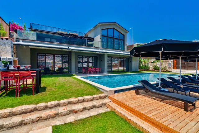 Kalkan’da Deniz Manzaralı, Özel Havuzlu, 4 Yatak Odalı, Lüks Villa