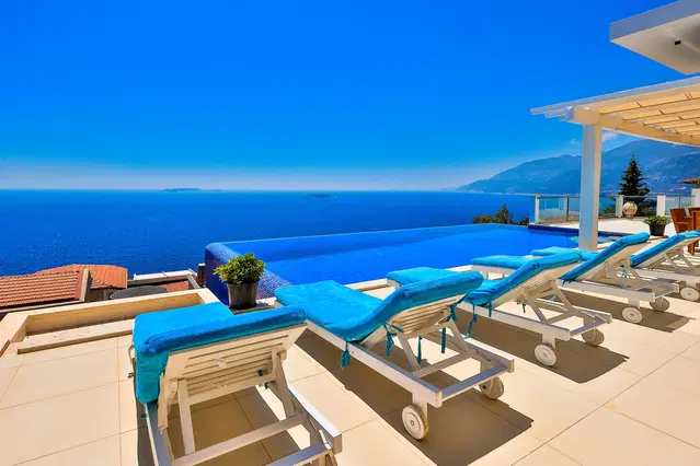 Kaş’ta Deniz Manzaralı, Özel Havuzlu, 5 Yatak Odalı, Lüks Villa