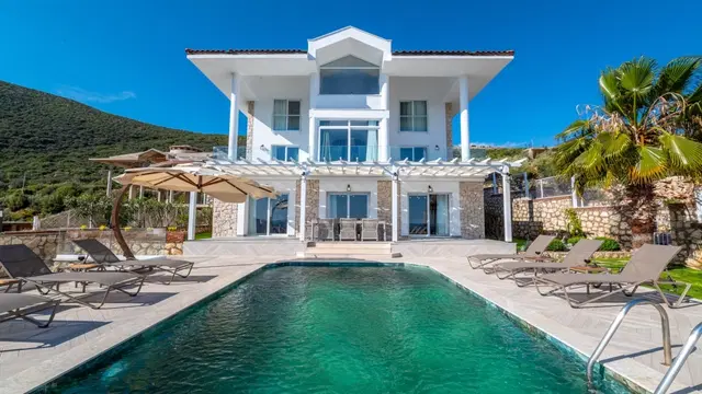 Kalkan’da Denize Sıfır, Özel Havuzlu, 8 Kişilik, Lüks Villa