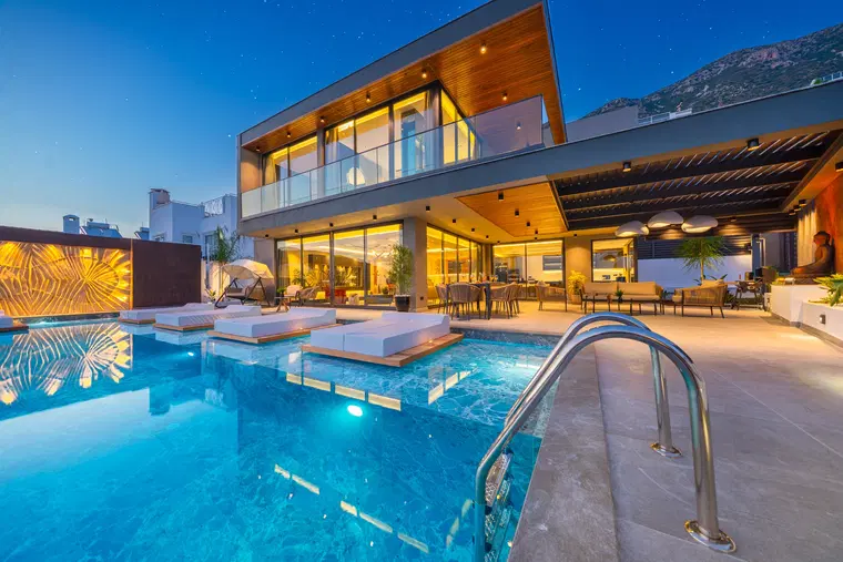 Kalkan’da Deniz Manzaralı, Kapalı Havuzlu, Jakuzili, Lüks Villa