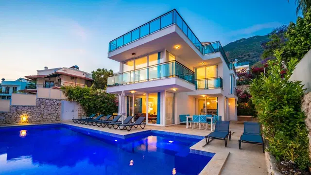 Kalkan’da Merkeze Yakın, Özel Havuzlu, 4 Yatak Odalı, Kiralık Villa