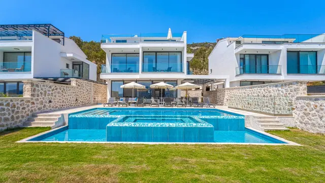 Kalkan’da Deniz Manzaralı, Çocuk Havuzlu, 6 Yatak Odalı, Lüks Villa