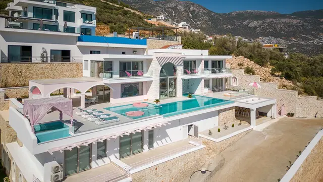Kalkan’da Merkeze Yakın, Özel Havuzlu, 8 Kişilik, Lüks Villa