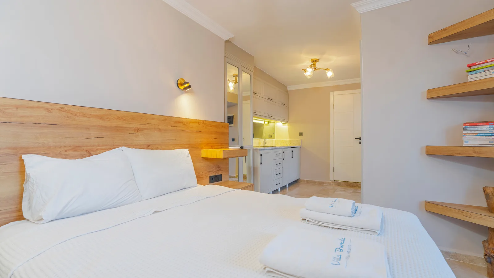 Kaş’ta Denize Sıfır, Özel Havuzlu, 4 Yatak Odalı, Lüks Villa