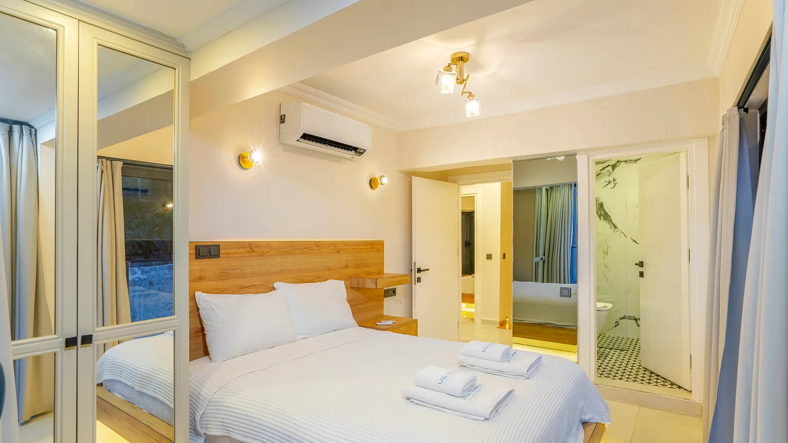 Kaş’ta Denize Sıfır, Özel Havuzlu, 4 Yatak Odalı, Lüks Villa