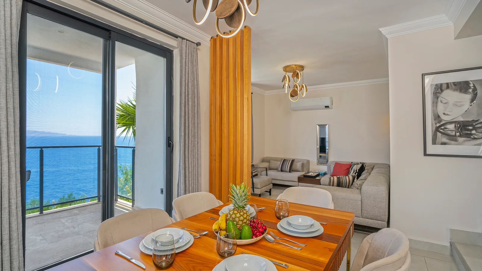 Kaş’ta Denize Sıfır, Özel Havuzlu, 4 Yatak Odalı, Lüks Villa