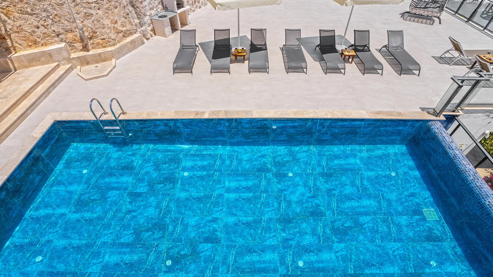 Kaş’ta Denize Sıfır, Özel Havuzlu, 4 Yatak Odalı, Lüks Villa