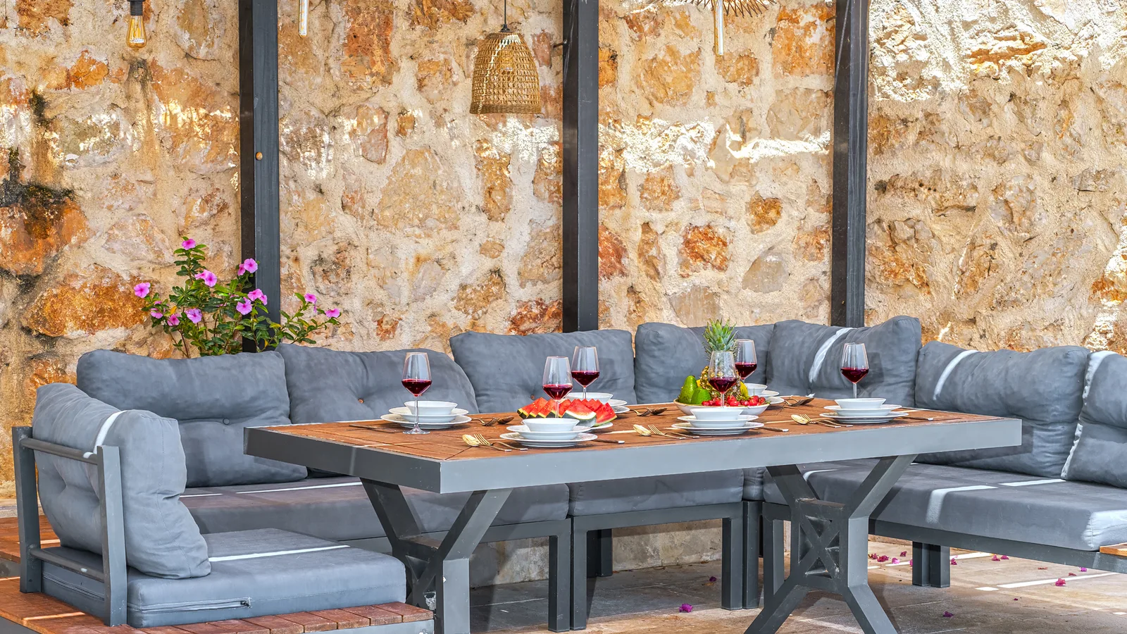 Kaş’ta Denize Sıfır, Özel Havuzlu, 4 Yatak Odalı, Lüks Villa