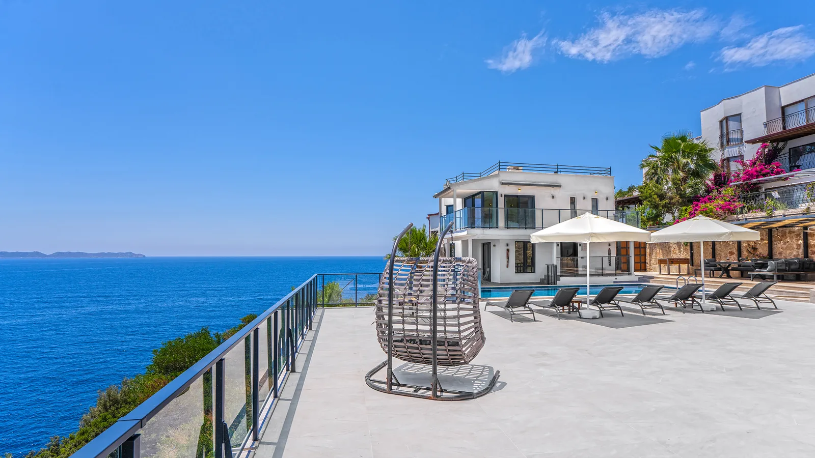 Kaş’ta Denize Sıfır, Özel Havuzlu, 4 Yatak Odalı, Lüks Villa