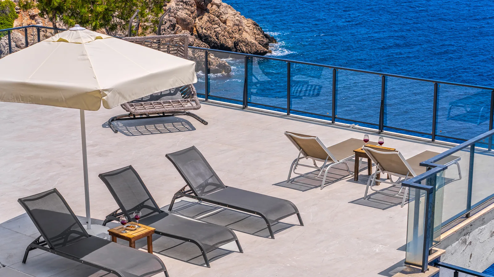 Kaş’ta Denize Sıfır, Özel Havuzlu, 4 Yatak Odalı, Lüks Villa