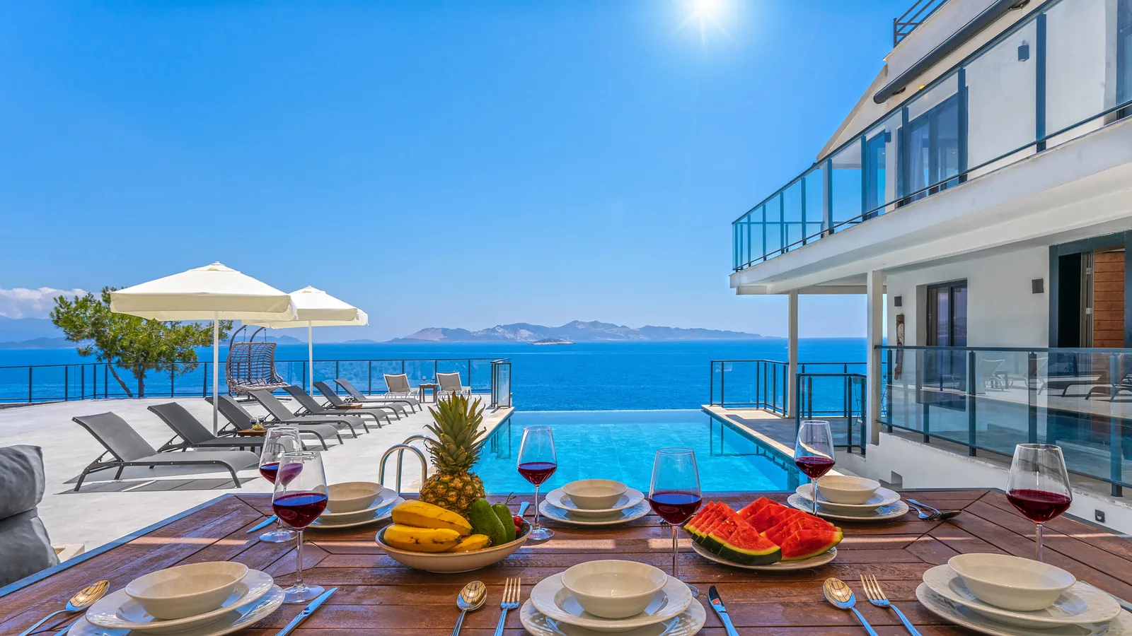 Kaş’ta Denize Sıfır, Özel Havuzlu, 4 Yatak Odalı, Lüks Villa