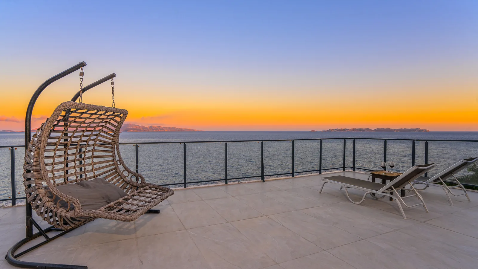 Kaş’ta Denize Sıfır, Özel Havuzlu, 4 Yatak Odalı, Lüks Villa
