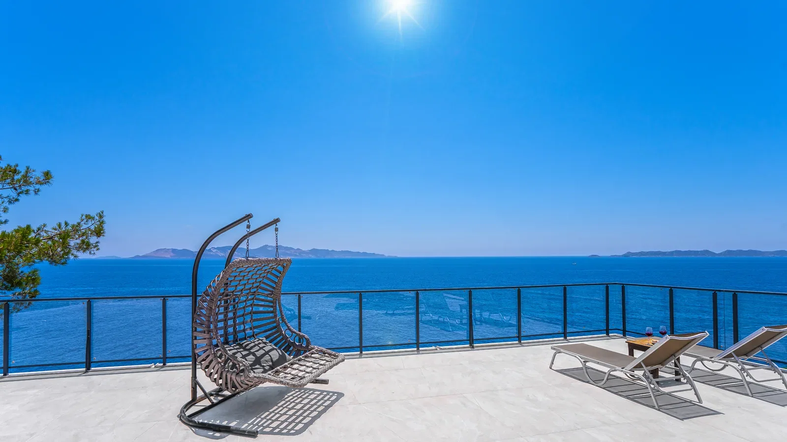 Kaş’ta Denize Sıfır, Özel Havuzlu, 4 Yatak Odalı, Lüks Villa