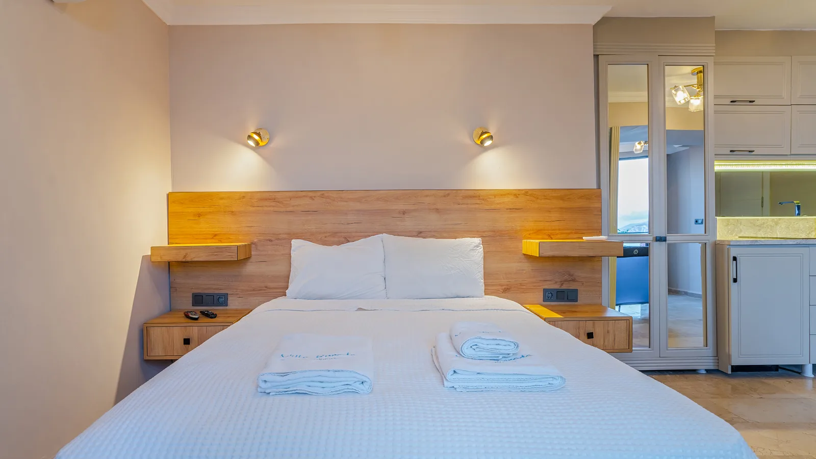 Kaş’ta Denize Sıfır, Özel Havuzlu, 4 Yatak Odalı, Lüks Villa
