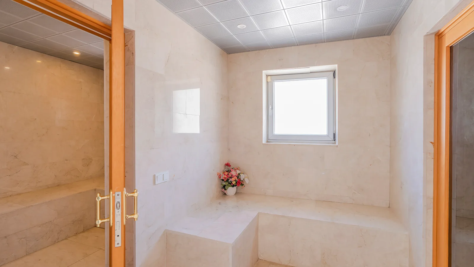 Kalkan'da Hamamlı, Saunalı, Kapalı Isıtmalı Havuzlu, Merkeze Yakın Balayı Villası