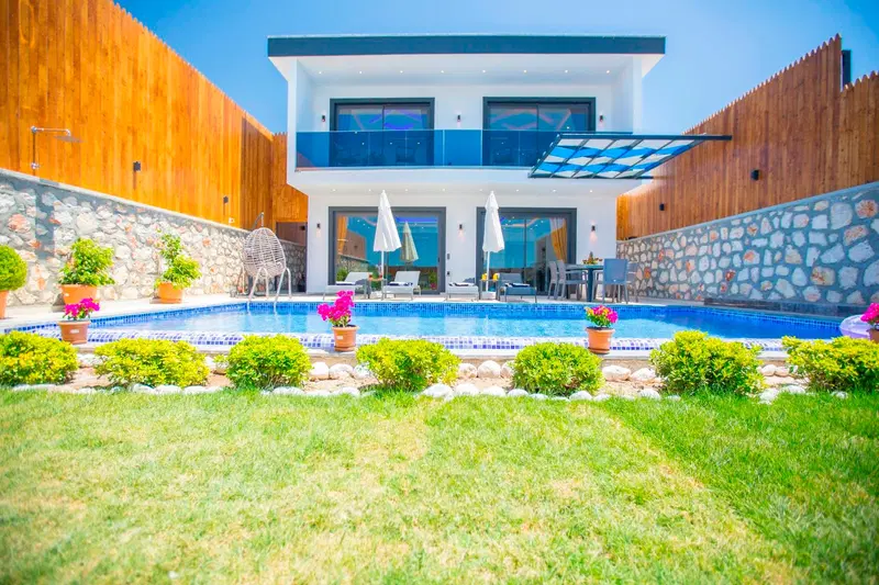 Patara’da korunaklı havuzlu kiralık villa