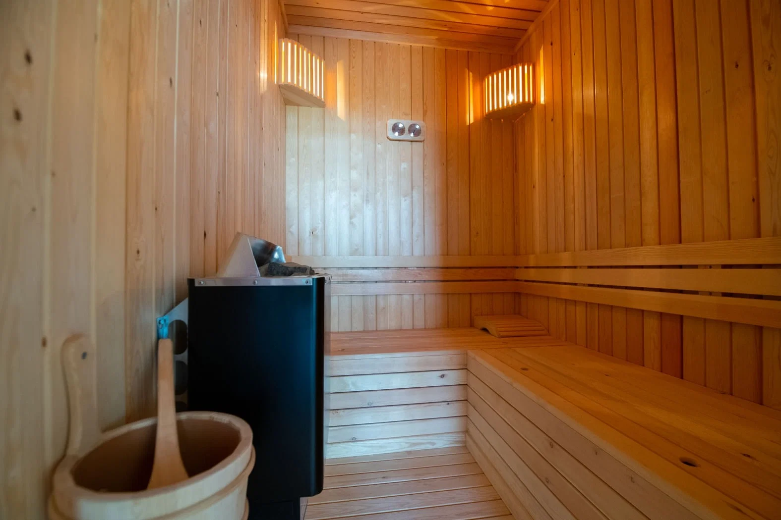 Yeşilköy’de Balayı Çiftlerine Uygun, Isıtmalı Havuzlu, 2 Yatak Odalı, Kiralık Villa