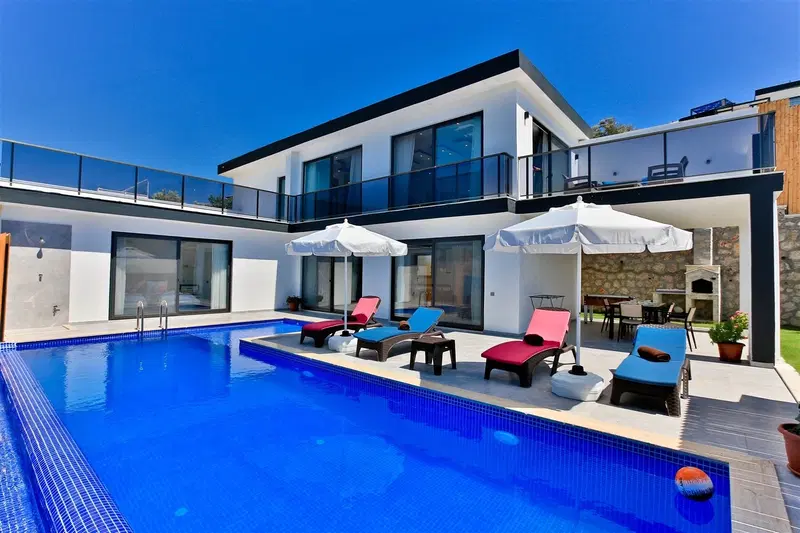 Patara’da korunaklı havuzlu kiralık villa