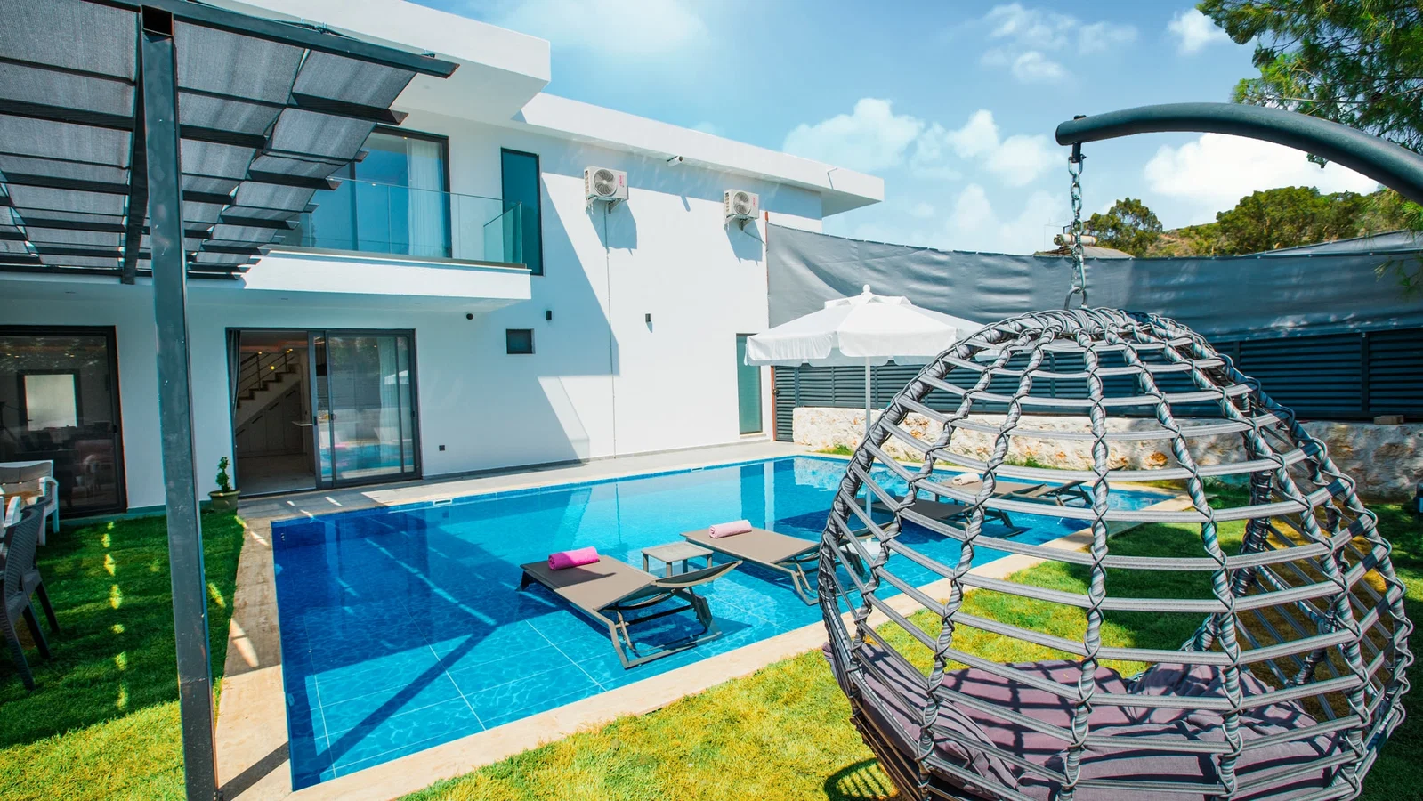 Patara’da Balayı Çiftlerine Uygun, Korunaklı Havuzlu, 2 Yatak Odalı, Kiralık Villa