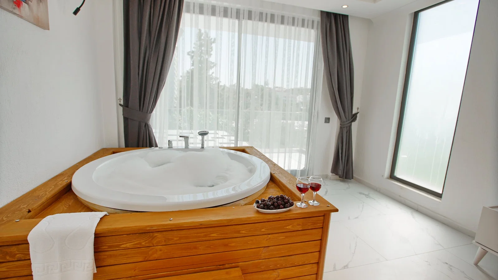 Patara’da Balayı Çiftlerine Uygun, Korunaklı Havuzlu, 2 Yatak Odalı, Kiralık Villa