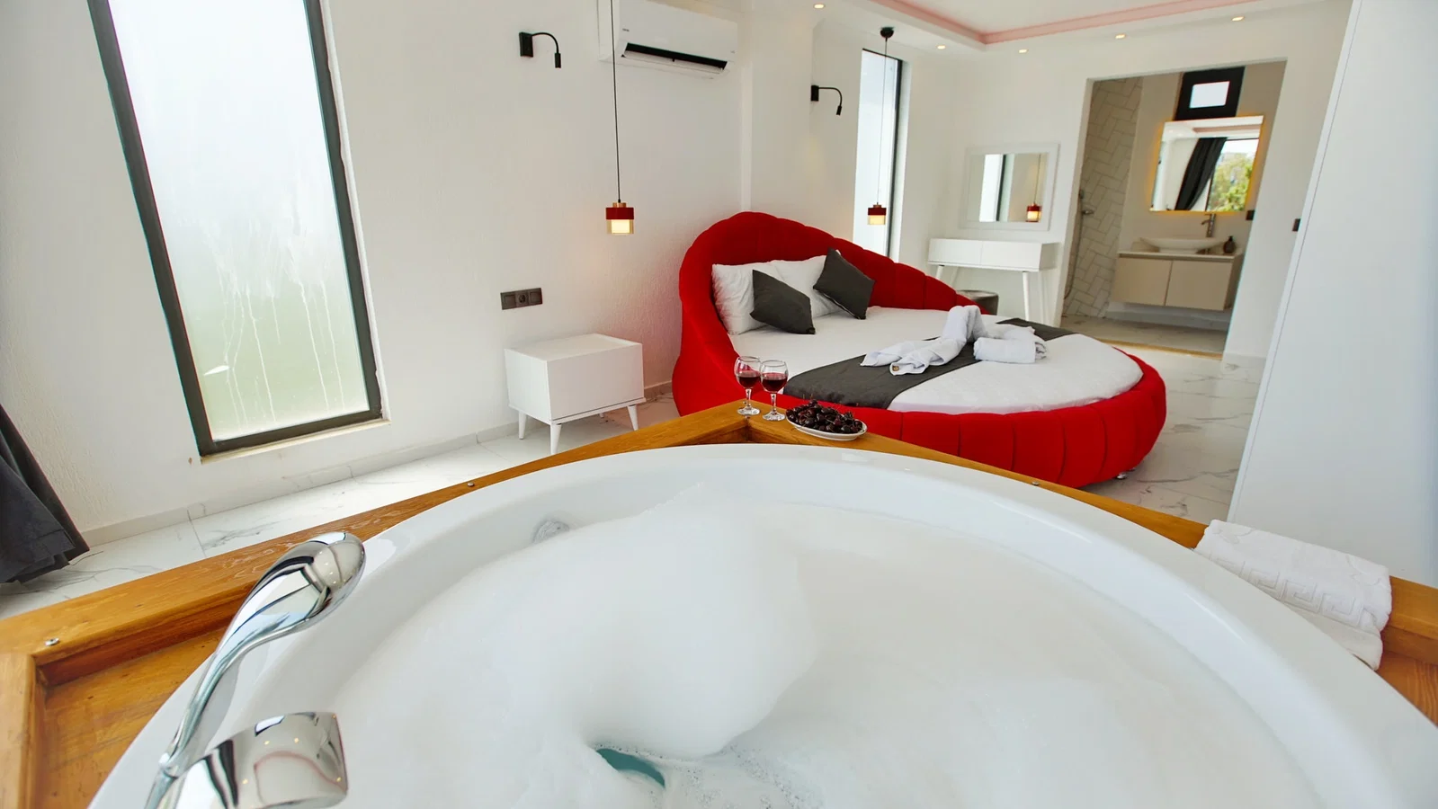 Patara’da Balayı Çiftlerine Uygun, Korunaklı Havuzlu, 2 Yatak Odalı, Kiralık Villa