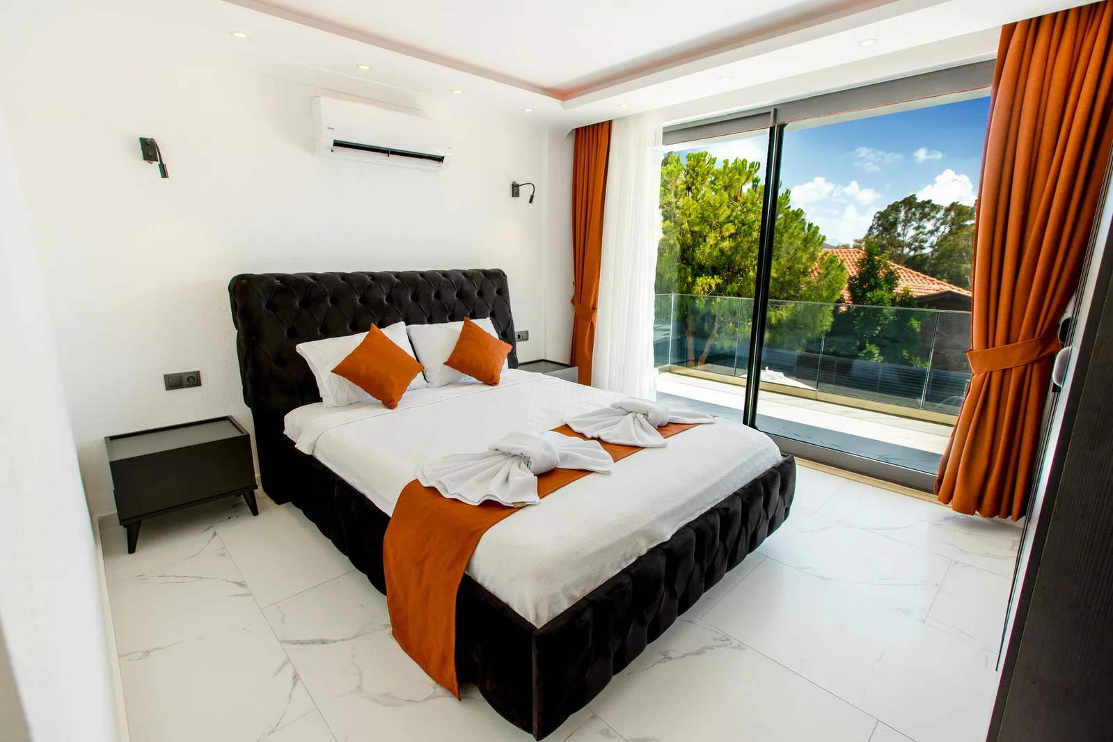 Patara’da Balayı Çiftlerine Uygun, Korunaklı Havuzlu, 2 Yatak Odalı, Kiralık Villa