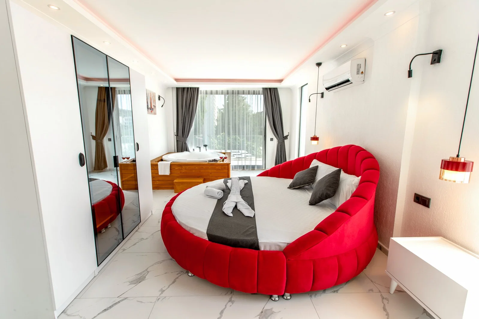 Patara’da Balayı Çiftlerine Uygun, Korunaklı Havuzlu, 2 Yatak Odalı, Kiralık Villa