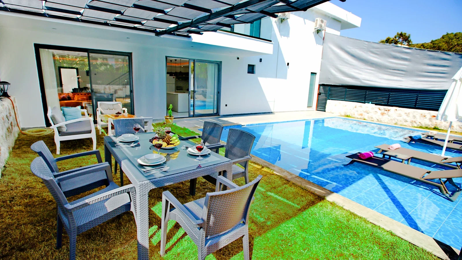 Patara’da Balayı Çiftlerine Uygun, Korunaklı Havuzlu, 2 Yatak Odalı, Kiralık Villa