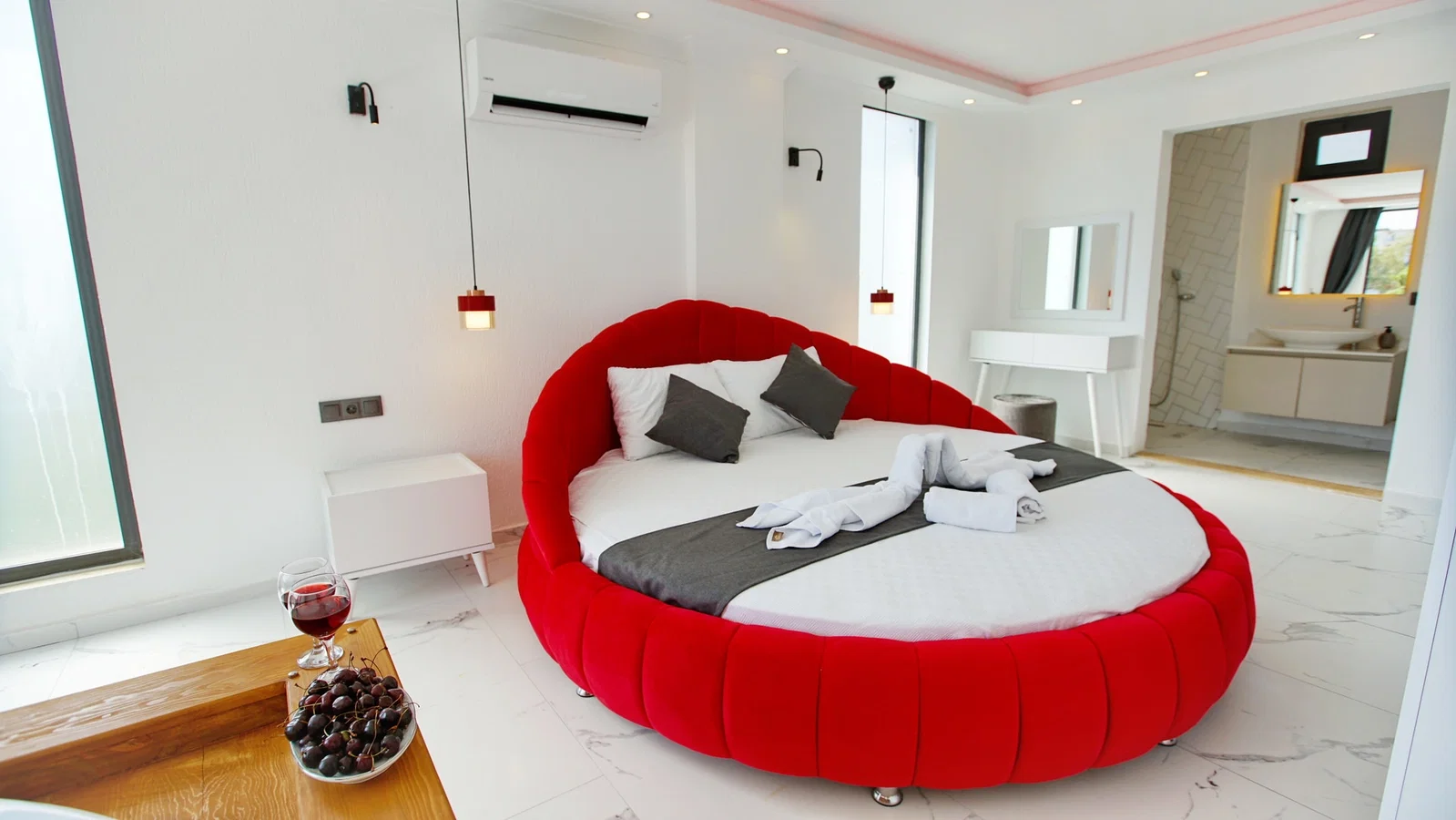 Patara’da Balayı Çiftlerine Uygun, Korunaklı Havuzlu, 2 Yatak Odalı, Kiralık Villa