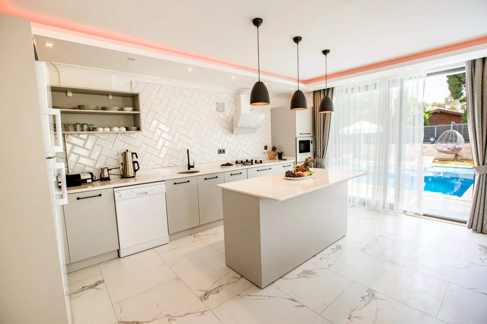 Patara’da Balayı Çiftlerine Uygun, Korunaklı Havuzlu, 2 Yatak Odalı, Kiralık Villa