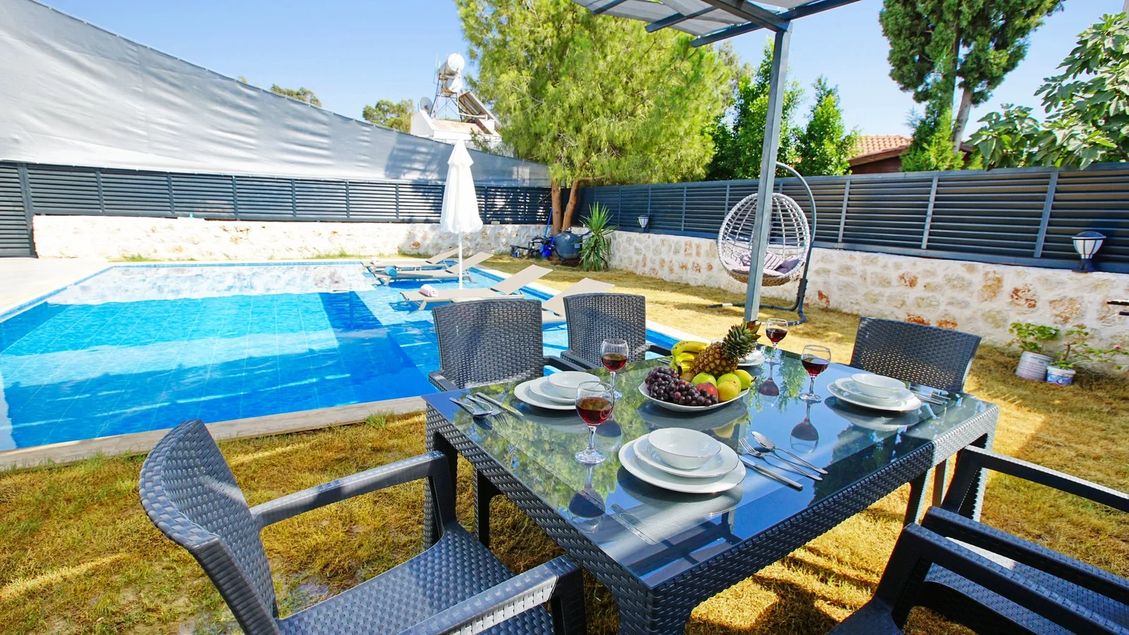 Patara’da Balayı Çiftlerine Uygun, Korunaklı Havuzlu, 2 Yatak Odalı, Kiralık Villa