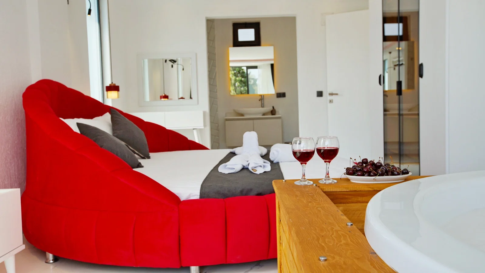 Patara’da Balayı Çiftlerine Uygun, Korunaklı Havuzlu, 2 Yatak Odalı, Kiralık Villa