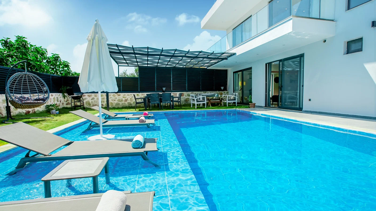 Patara’da Balayı Çiftlerine Uygun, Korunaklı Havuzlu, 2 Yatak Odalı, Kiralık Villa