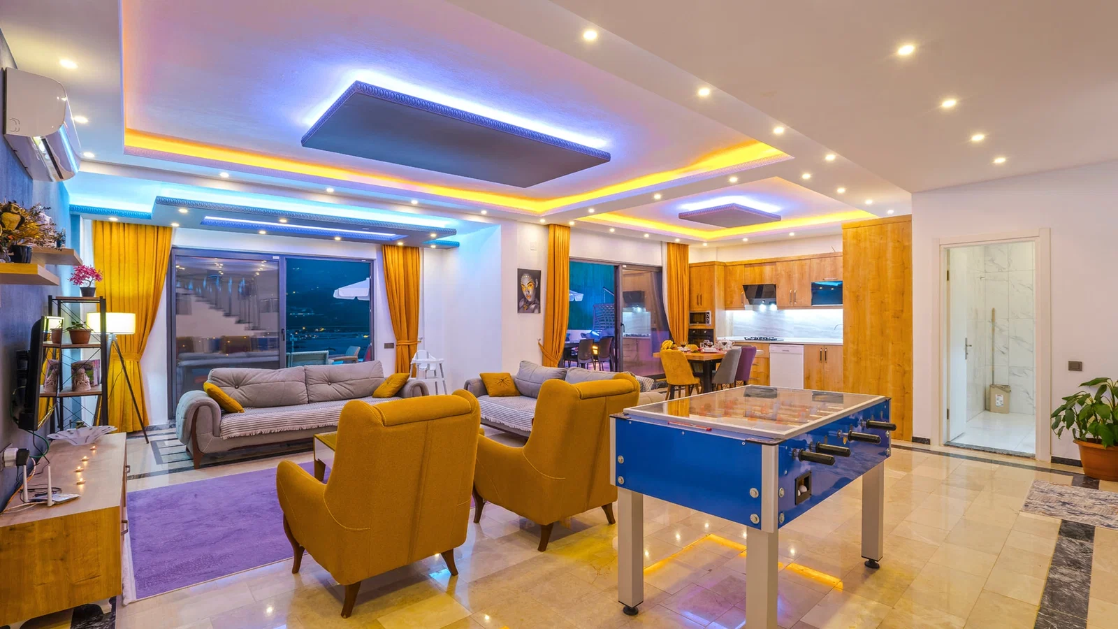Yeşilköy’de Korunaklı Havuzlu, 4 Kişilik, Jakuzili Villa