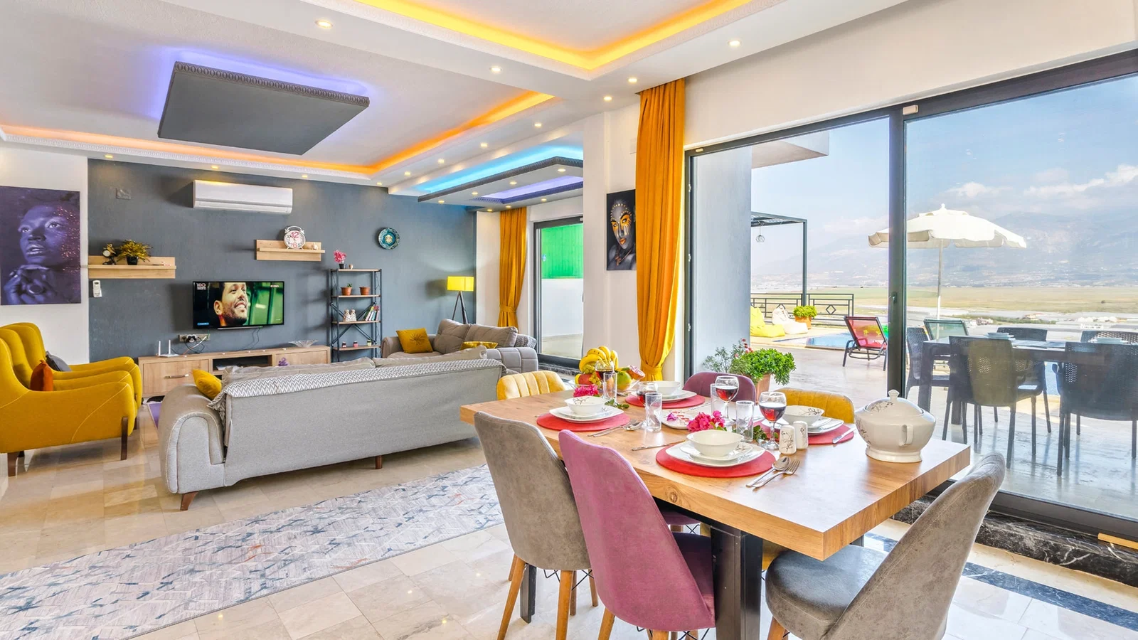 Yeşilköy’de Korunaklı Havuzlu, 4 Kişilik, Jakuzili Villa
