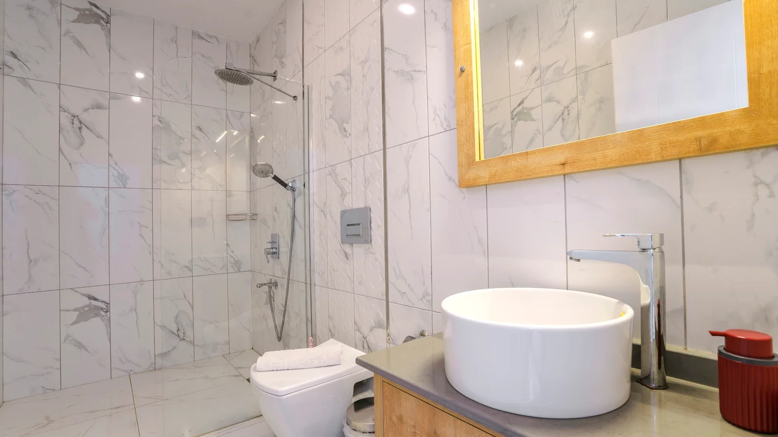 Yeşilköy’de Korunaklı Havuzlu, 4 Kişilik, Jakuzili Villa