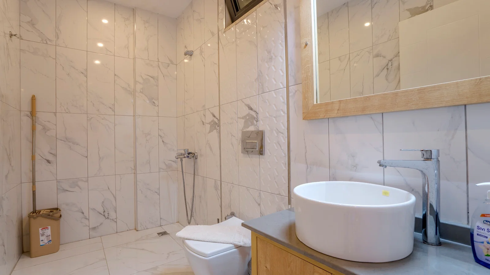 Yeşilköy’de Korunaklı Havuzlu, 4 Kişilik, Jakuzili Villa