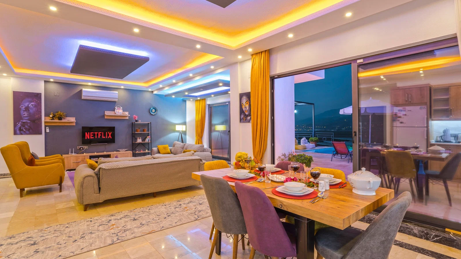 Yeşilköy’de Korunaklı Havuzlu, 4 Kişilik, Jakuzili Villa