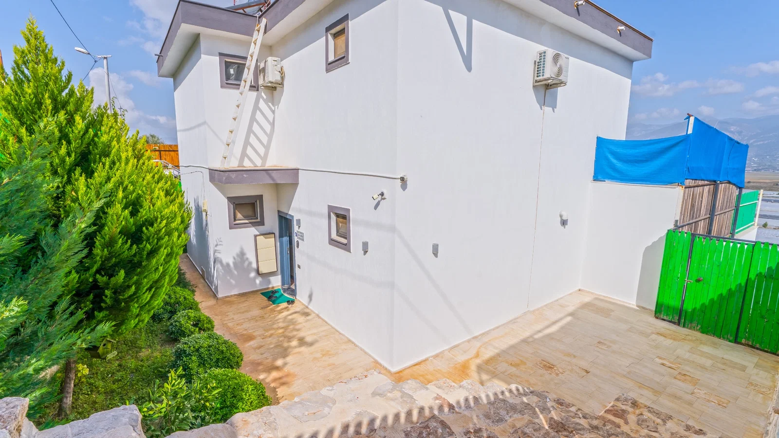 Yeşilköy’de Korunaklı Havuzlu, 4 Kişilik, Jakuzili Villa